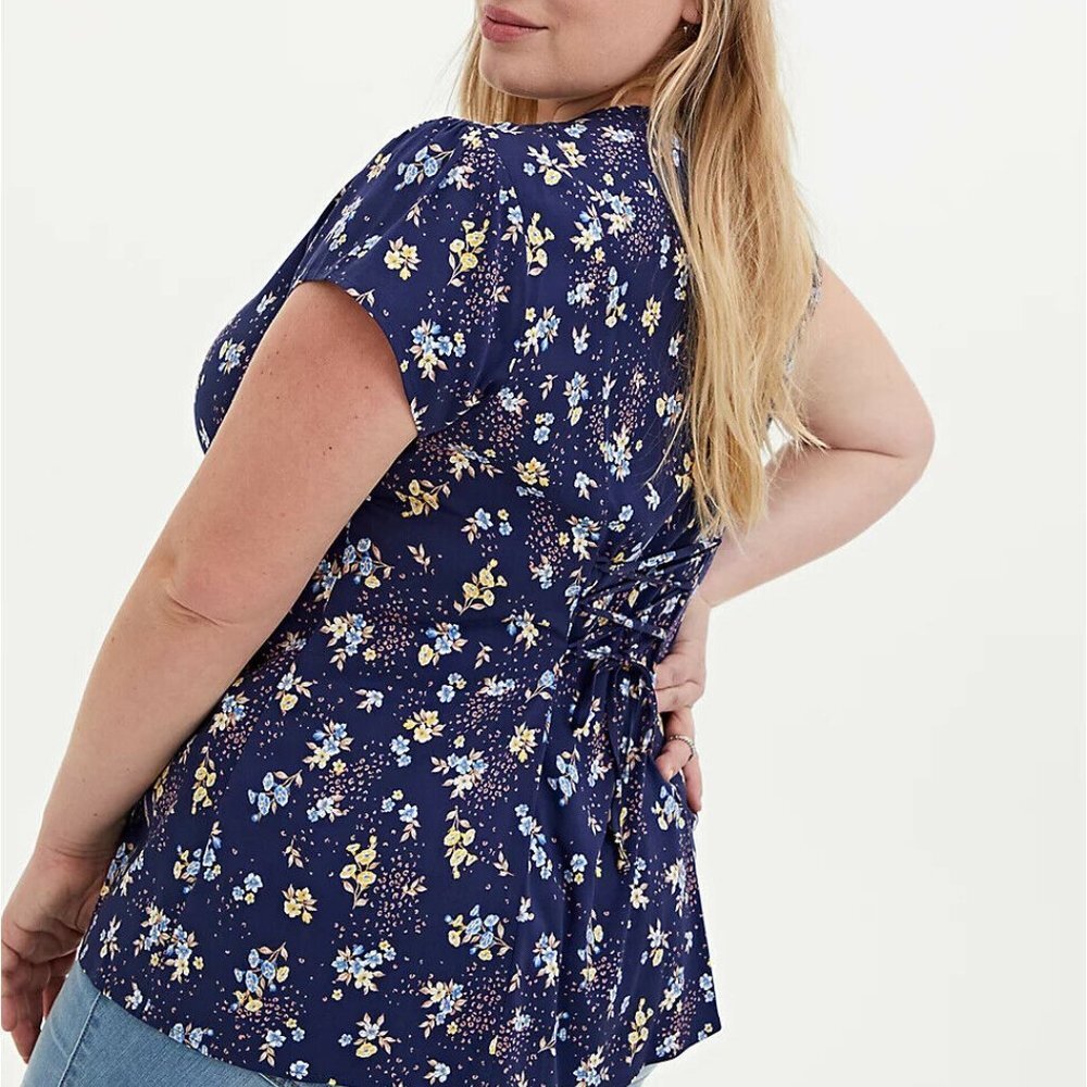 ✨2/$20 Torrid Navy Floral Stretch Challis Corset Back Top 00 Medium Large H12553 - Picture 12 of 12
